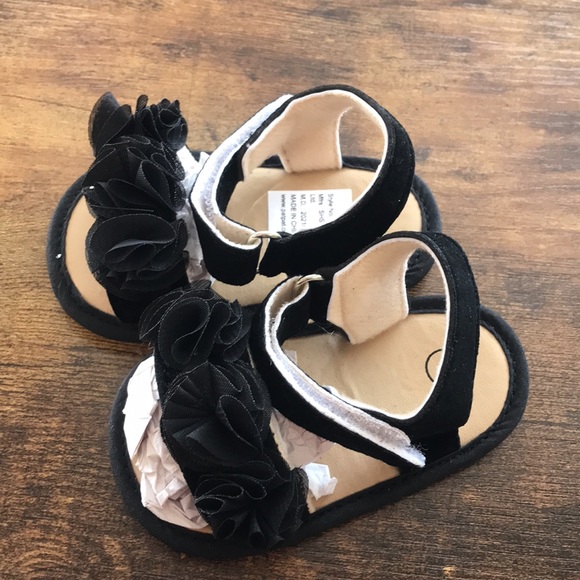 Cute baby sandals for your little one - Picture 3 of 4